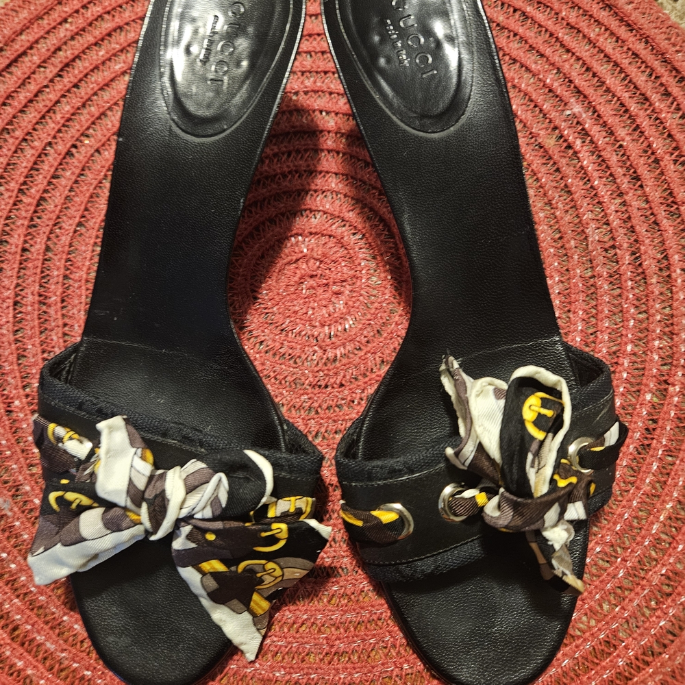 Gucci Black Women's Shoes with Patterned Accents